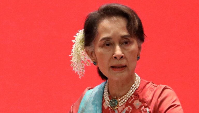 Mjanmas huntas tiesa Su Či piespriež vēl sešus gadus cietumā
