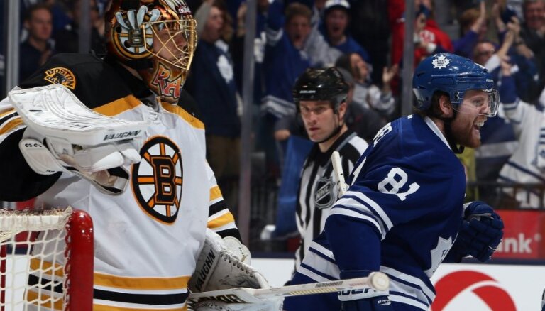 Bostonas 'Bruins' vārtsargs kļūst par otru vislabāk apmaksāto NHL vārtsargu