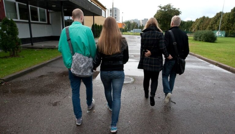 Jaunieši 'iedod kurvīti' – atsakās piedalīties LZA konsīlijā par 'čekas maisiem'