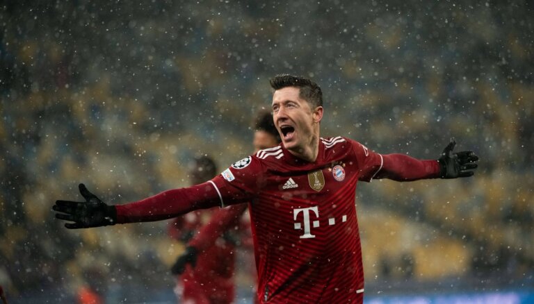 Levandovskis sniegotajā Kijevā palīdz 'Bayern' uzvarēt un uzstāda īpašu rekordu