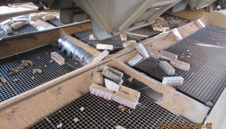Foto: VID vilcienu kravās atrod vismaz 253 000 kontrabandas cigarešu