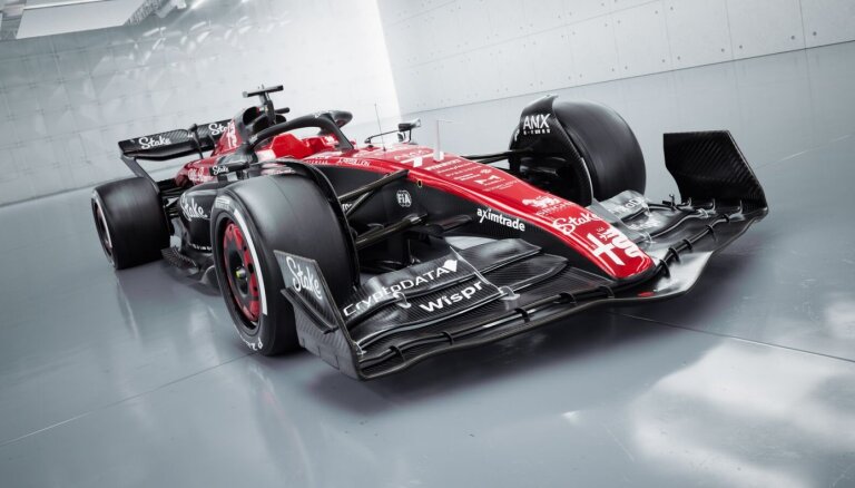 'Alfa Romeo' kardināli maina savas formulas krāsojumu