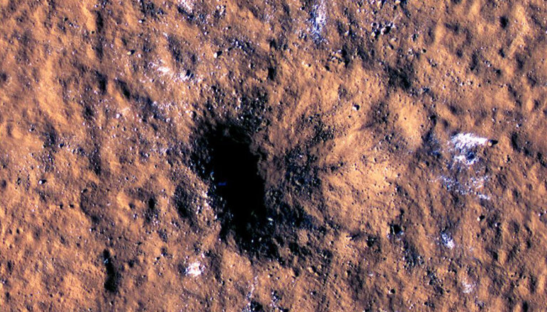 Meteoroīda trieciens uz Marsa atnes patīkamu pārsteigumu