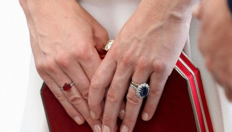Названа получившая на помолвку самое красивое кольцо в мире женщина