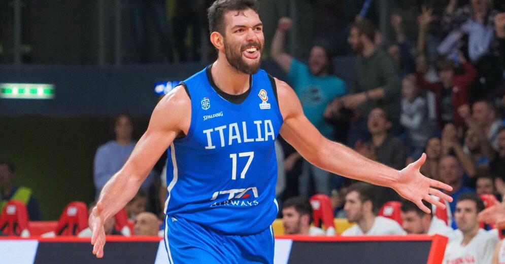 I giocatori di basket italiani forniscono i biglietti per se stessi e per la Spagna per le finali della Coppa del Mondo