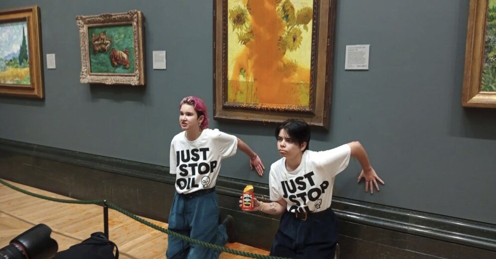 Environmental activists in London pour soup on Van Gogh’s “Sunflowers”