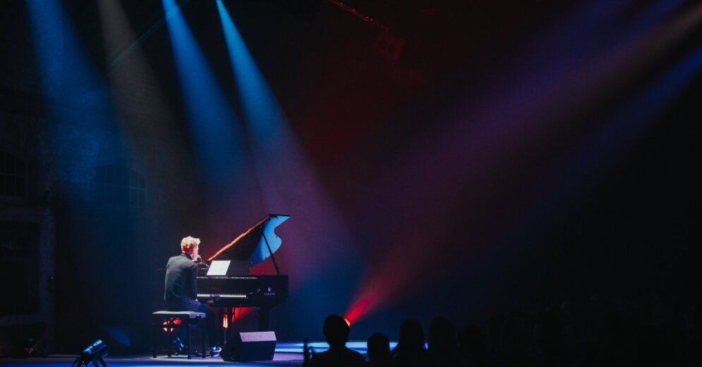 Photo: Estonian star Everts Sundja plays in ‘Piano Stories’ of the Hanseatic Platform