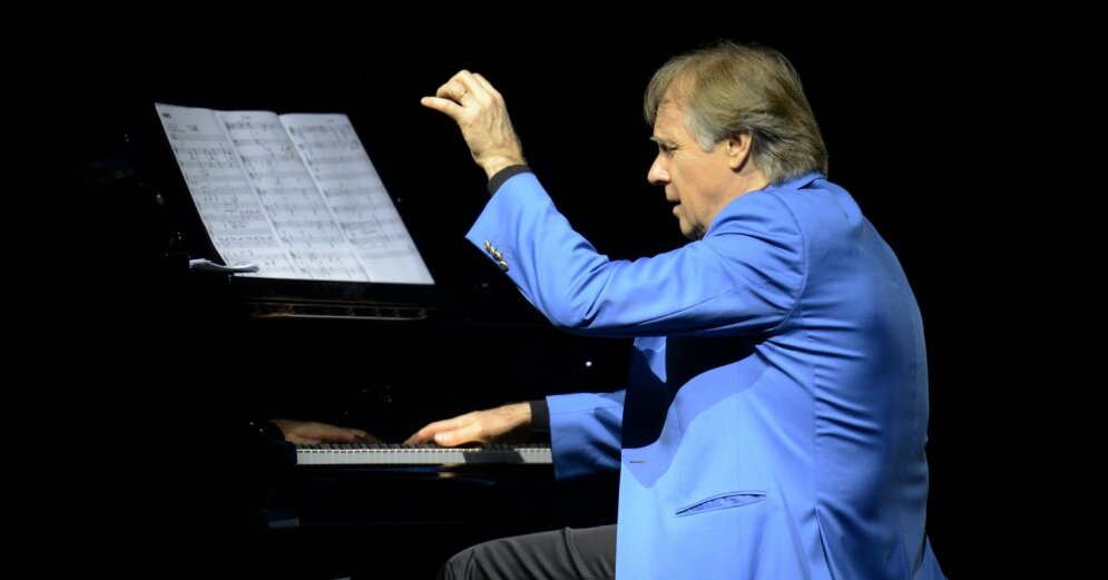 Next summer, Richard Klydermans will perform at the Dzintari Concert Hall