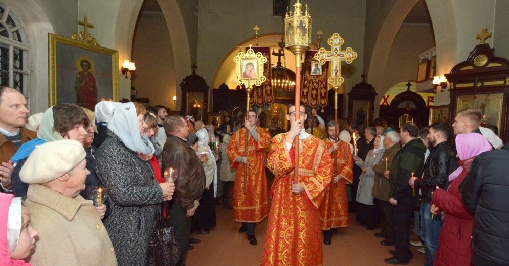 Пасха у староверов. Старообрядцы богослужение. Праздник Пасхи богослужение. Старообрядческая Пасха. Освещение Пасхи в церкви.