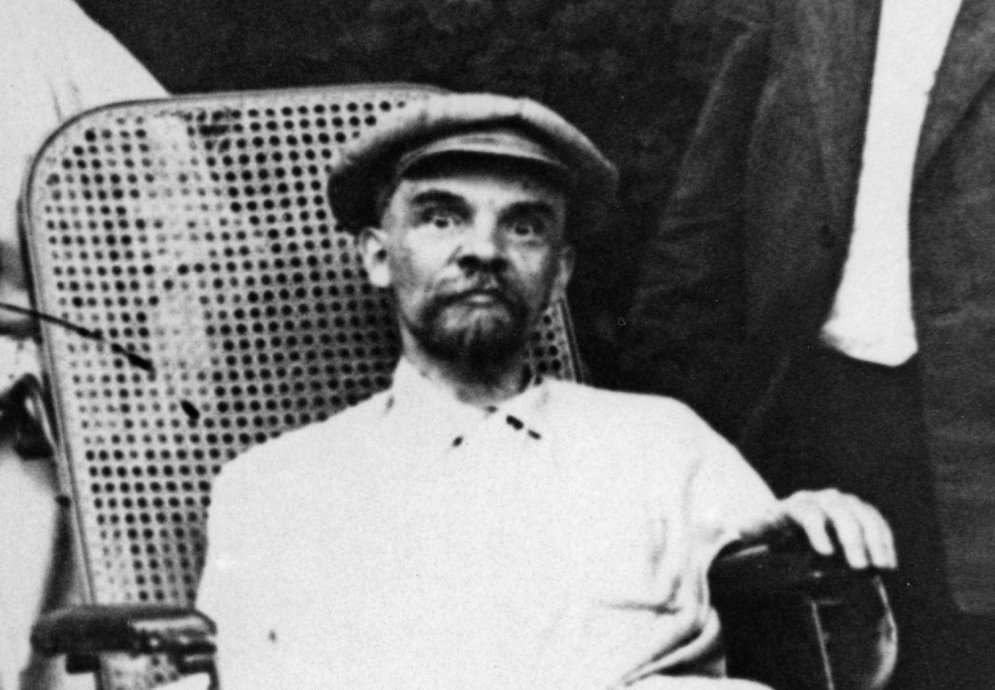 Крупская в шоке: британский ученый нашел фото тайной любовницы Ленина