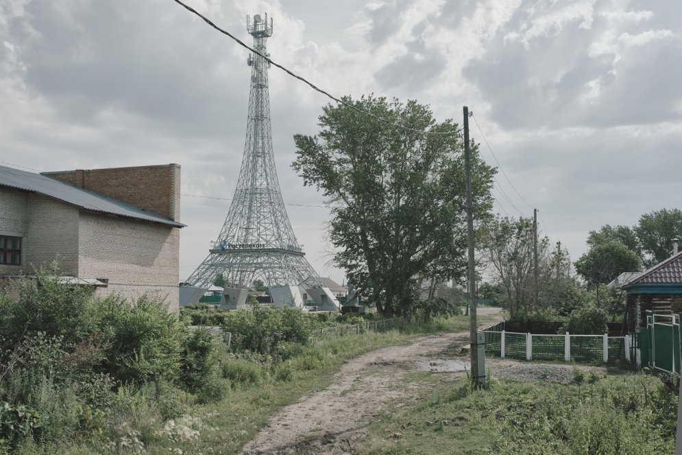 Parīze, Berlīne, Varšava – ciemati, kas atrodas... Krievijā